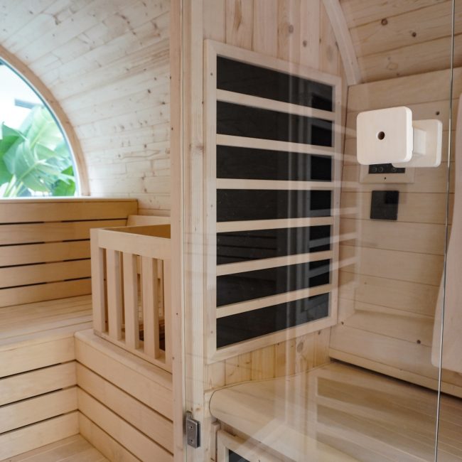 Blick in das Panorama Saunafass